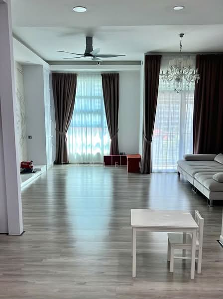 Kondominium untuk Disewa di The Brezza - Jeanie Lim - Living Room - PropertyGuru.com.my