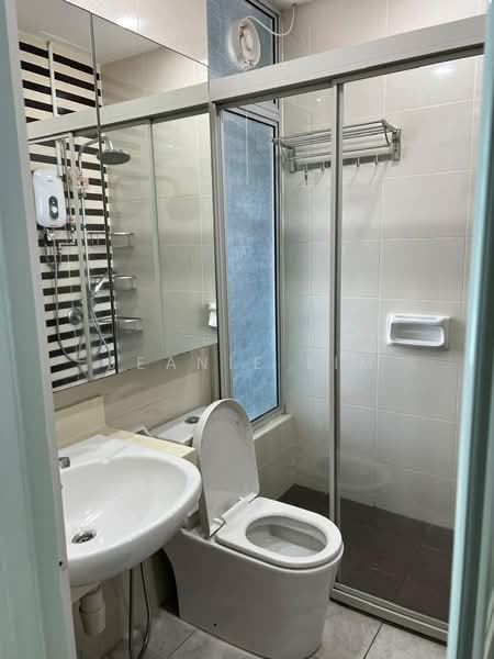 Kondominium untuk Disewa di The Brezza - Jeanie Lim - Bathroom - PropertyGuru.com.my
