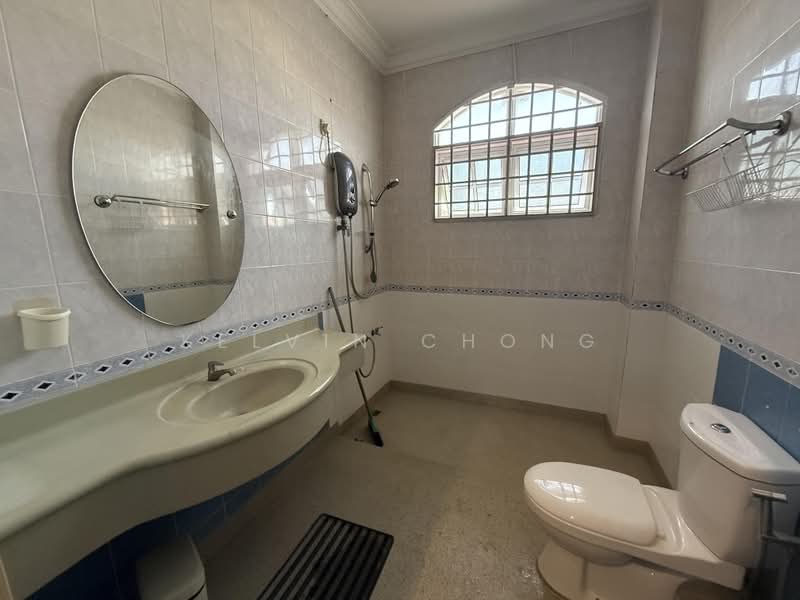 2-storey Terraced House for Rent in Bandar Baru Tambun (Tambun) - Kelvin Chong - Bathroom - PropertyGuru.com.my