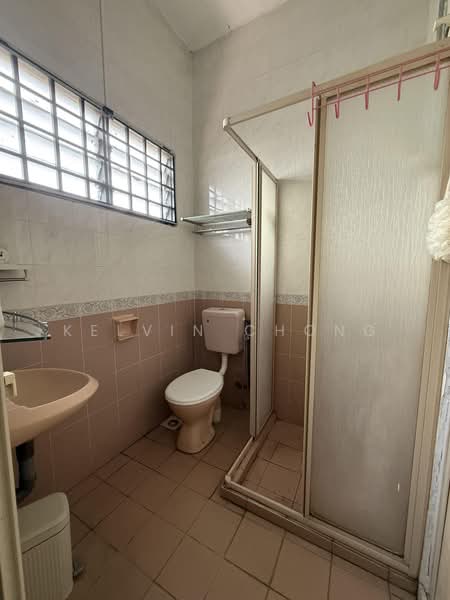 2-storey Terraced House for Rent in Bandar Baru Tambun (Tambun) - Kelvin Chong - Bathroom - PropertyGuru.com.my
