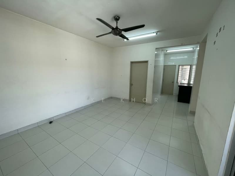 Pangsapuri untuk Disewa di Pangsapuri Akasia (Bandar Botanic) - Mike Khor - Living Room - PropertyGuru.com.my