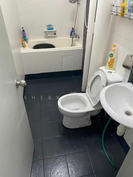 Pangsapuri untuk Dijual di Pinang Laguna - Sherrin Ooi - Bathroom - PropertyGuru.com.my