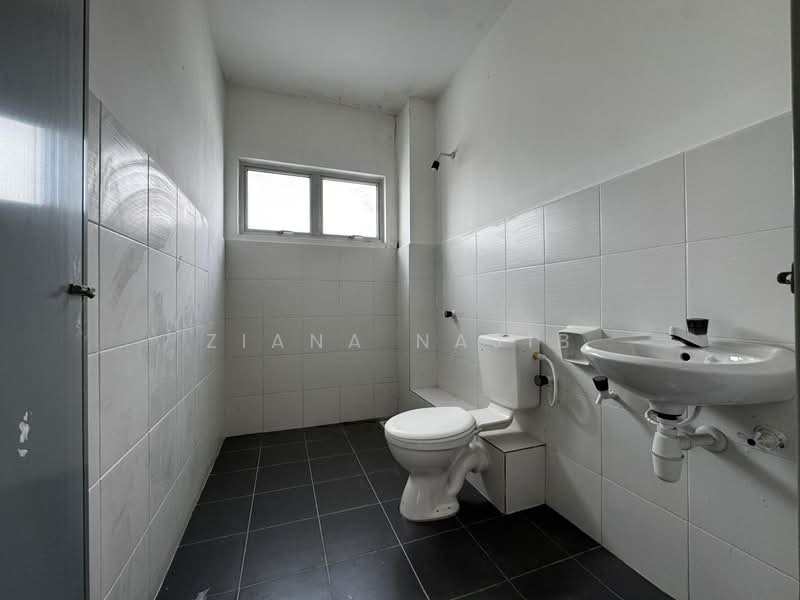 Rumah Teres 2-Tingkat untuk Dijual di Kuala Selangor (Selangor) - Ziana Najib - Bathroom - PropertyGuru.com.my