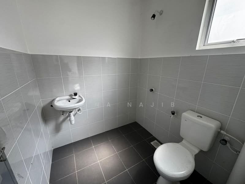 Rumah Teres 2-Tingkat untuk Dijual di Kuala Selangor (Selangor) - Ziana Najib - Bathroom - PropertyGuru.com.my