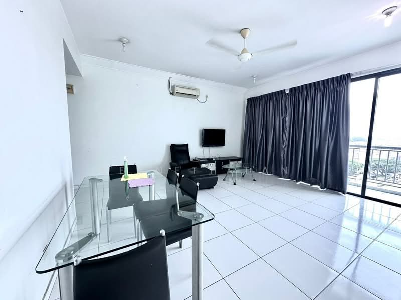 Kediaman Servis untuk Dijual di The Sky Executive Suites - Kenneth Tan - Living Room - PropertyGuru.com.my
