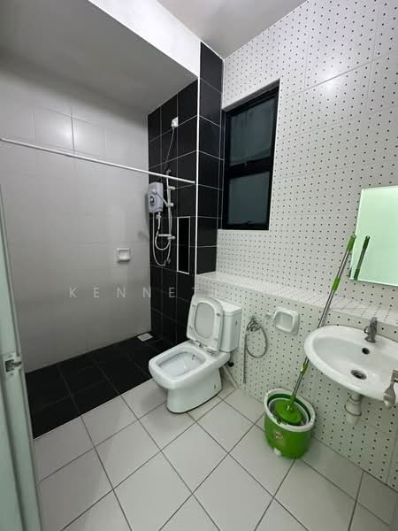 Kediaman Servis untuk Dijual di The Sky Executive Suites - Kenneth Tan - Bathroom - PropertyGuru.com.my