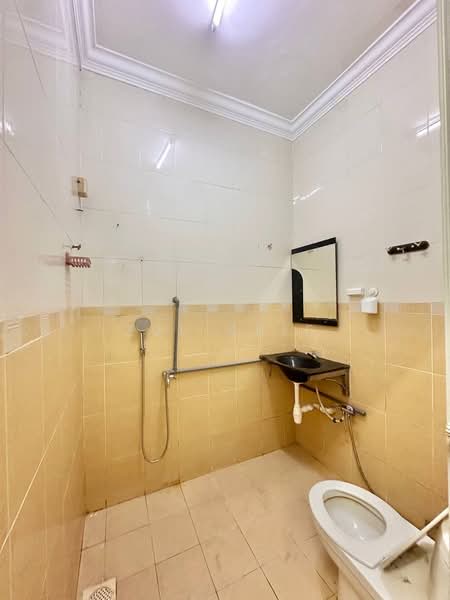 Rumah Teres 1-Tingkat untuk Dijual di Taman Desa Bakti (Selayang) - Zul Arif - Bathroom - PropertyGuru.com.my