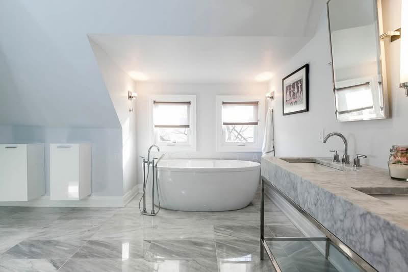 Kediaman Servis untuk Dijual di Menara Suria (V12) - Pinky Liaw - Bathroom - PropertyGuru.com.my