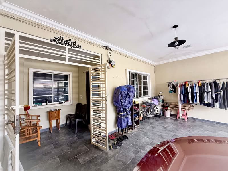 Rumah Teres 2-Tingkat untuk Dijual di Bandar Baru Senawang (Senawang) - Sharul Ansari - Car Park - PropertyGuru.com.my