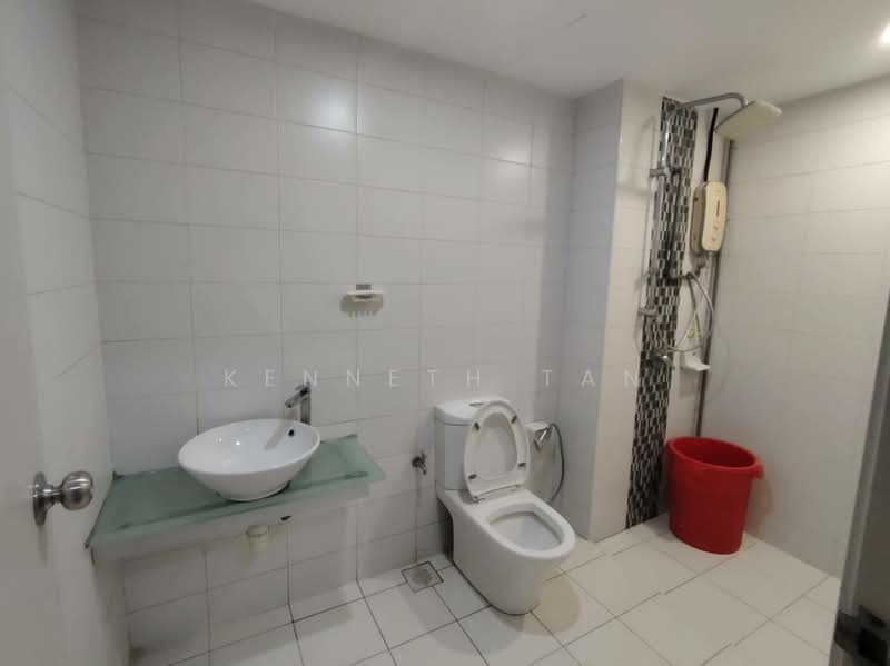 Kediaman Servis untuk Dijual di Greenfield Regency - Kenneth Tan - Bathroom - PropertyGuru.com.my