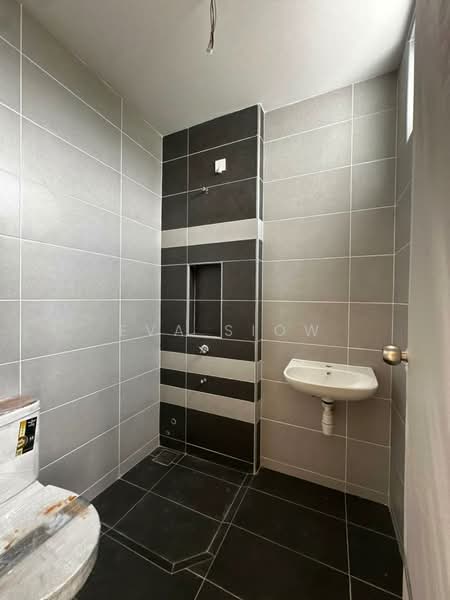 2-storey Terraced House for Sale in Mutiara Rini (Skudai) - Eva Siow - Bathroom - PropertyGuru.com.my