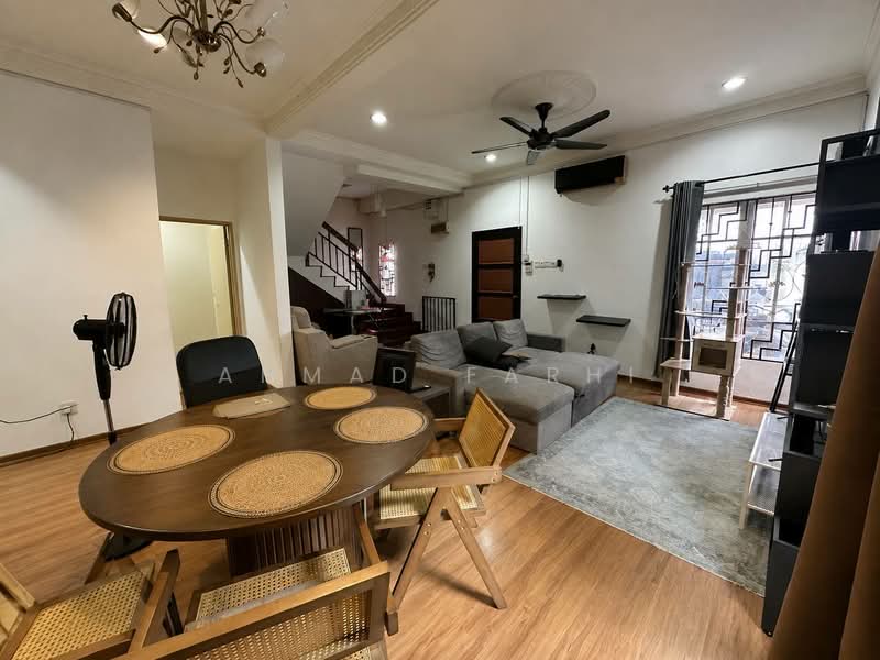 Cluster House for Sale in Bandar Bukit Mahkota (Bangi) - Ahmad Farhi - Living Room - PropertyGuru.com.my