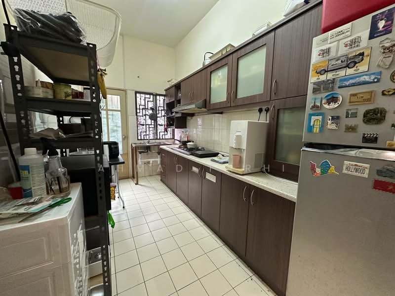 Cluster House for Sale in Bandar Bukit Mahkota (Bangi) - Ahmad Farhi - Kitchen - PropertyGuru.com.my