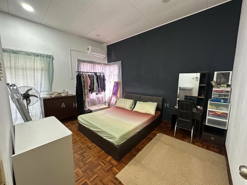 Cluster House for Sale in Bandar Bukit Mahkota (Bangi) - Ahmad Farhi - Bedroom - PropertyGuru.com.my