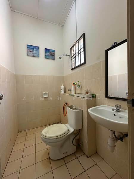 Cluster House for Sale in Bandar Bukit Mahkota (Bangi) - Ahmad Farhi - Bathroom - PropertyGuru.com.my