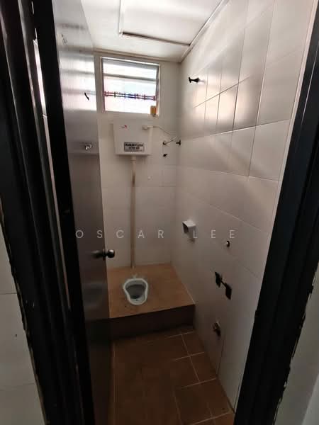 Shop for Rent in Alam Budiman (Shah Alam) - Oscar Lee - Bathroom - PropertyGuru.com.my