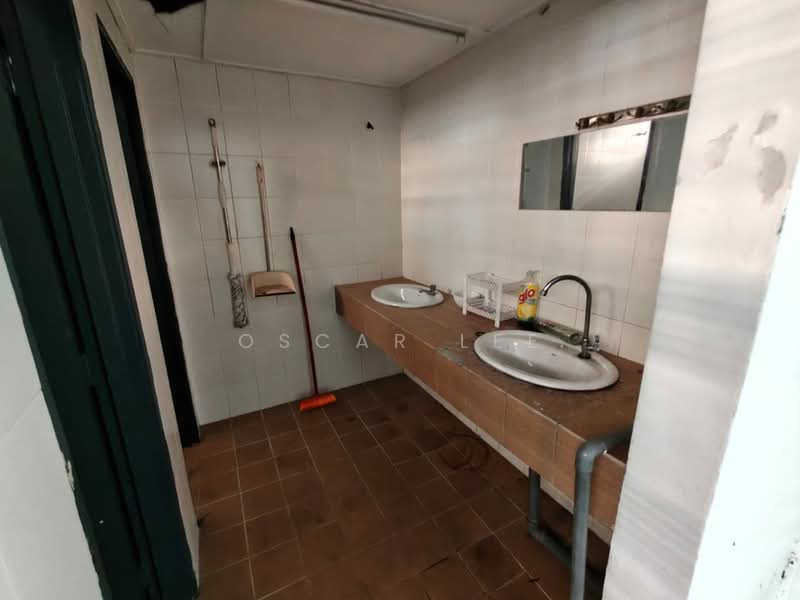 Shop for Rent in Alam Budiman (Shah Alam) - Oscar Lee - Bathroom - PropertyGuru.com.my