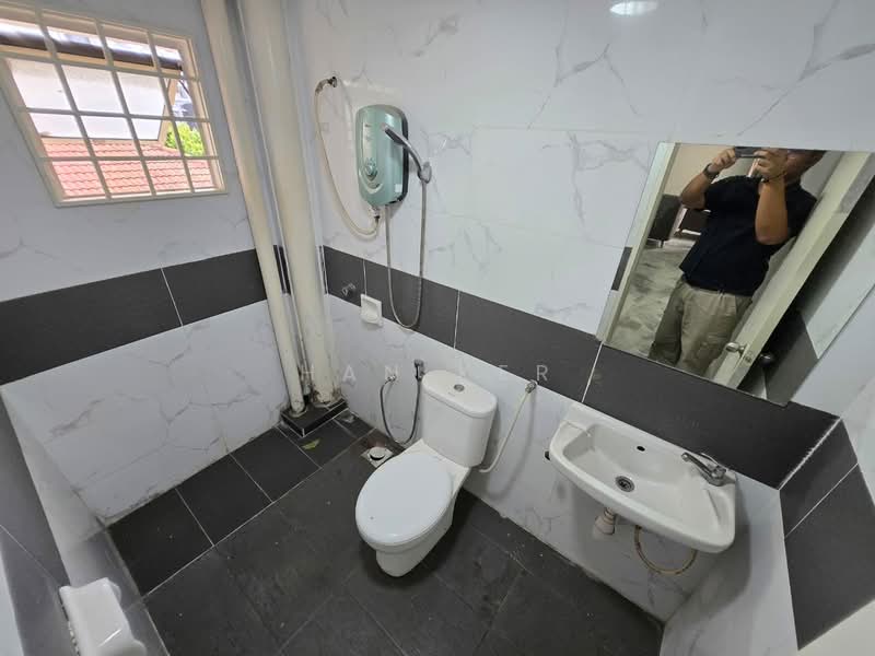 Apartment for Sale at Starville - Han Ker - Bathroom - PropertyGuru.com.my