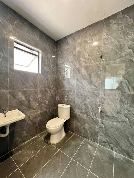 Semi-Detached House for Sale in Ulu Tiram (Johor) - Joanne Yong - Bathroom - PropertyGuru.com.my