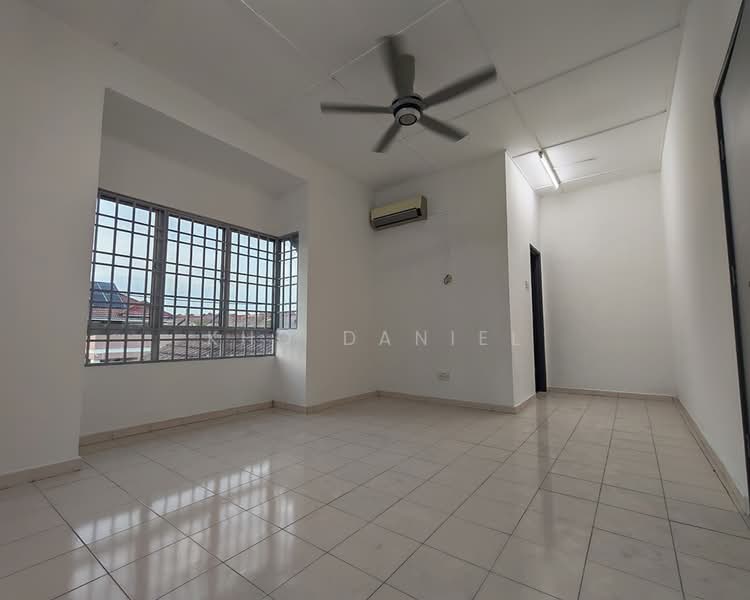 2-storey Terraced House for Sale in Bandar Bukit Tinggi 2 (Klang) - Kho Daniel - Living Room - PropertyGuru.com.my