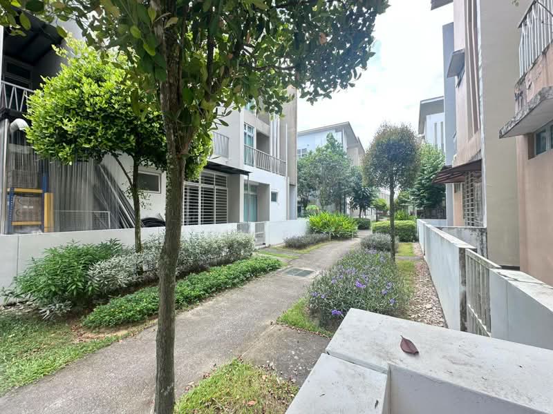 3-storey Terraced House for Sale in Taman Mount Austin (Tebrau) - Paggie Tee - Exterior - PropertyGuru.com.my