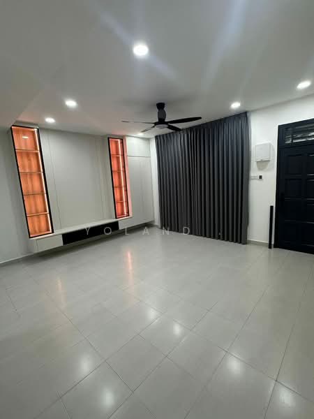Rumah Teres 2-Tingkat untuk Dijual di Austin Crest (Johor Bahru) - Yoland . - Living Room - PropertyGuru.com.my