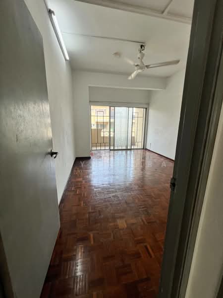 Townhouse for Sale in Seksyen 9 (Shah Alam) - Maya Myra - Living Room - PropertyGuru.com.my