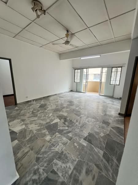 Townhouse for Sale in Seksyen 9 (Shah Alam) - Maya Myra - Living Room - PropertyGuru.com.my