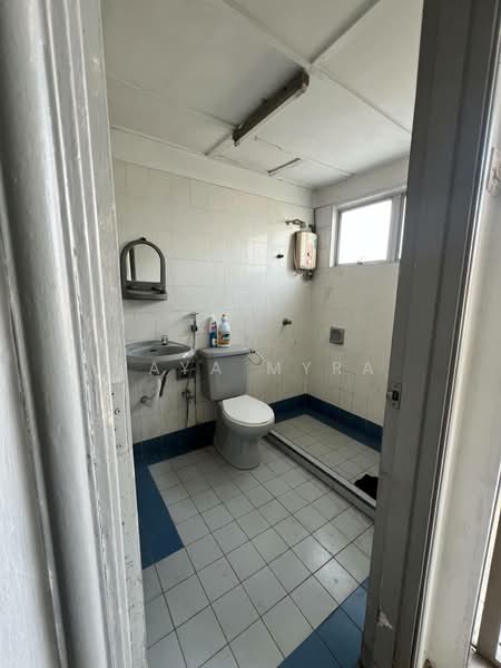 Townhouse for Sale in Seksyen 9 (Shah Alam) - Maya Myra - Bathroom - PropertyGuru.com.my