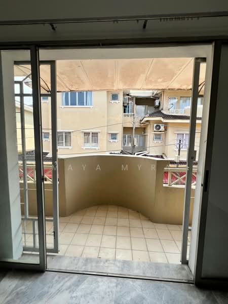Townhouse for Sale in Seksyen 9 (Shah Alam) - Maya Myra - Balcony - PropertyGuru.com.my