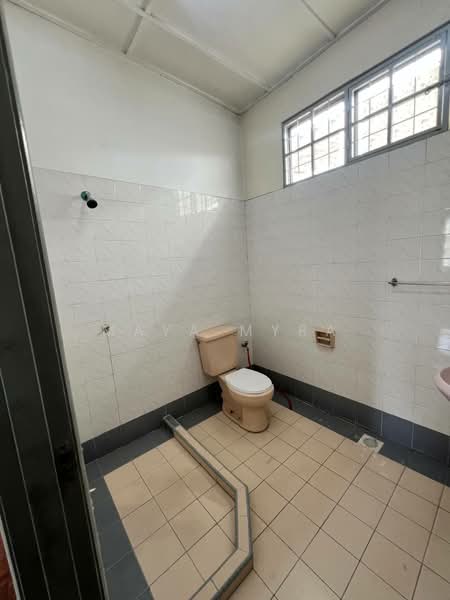 Townhouse for Sale in Seksyen 9 (Shah Alam) - Maya Myra - Bathroom - PropertyGuru.com.my