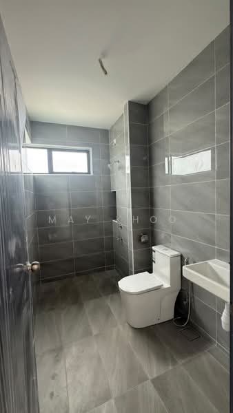 Rumah Teres 2-Tingkat untuk Dijual di Taman Austin Duta (Tebrau) - May Khoo - Bathroom - PropertyGuru.com.my