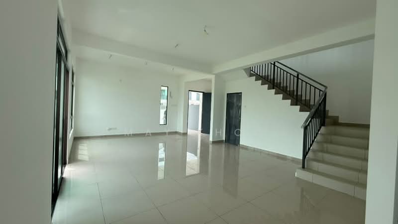 Rumah Teres 2-Tingkat untuk Dijual di Taman Austin Duta (Tebrau) - May Khoo - Living Room - PropertyGuru.com.my