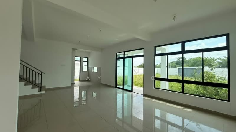 Rumah Teres 2-Tingkat untuk Dijual di Taman Austin Duta (Tebrau) - May Khoo - Living Room - PropertyGuru.com.my
