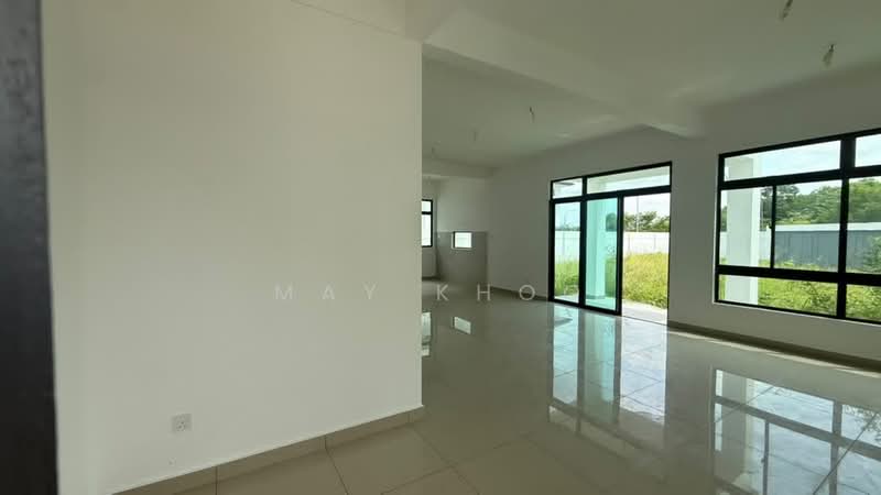 Rumah Teres 2-Tingkat untuk Dijual di Taman Austin Duta (Tebrau) - May Khoo - Living Room - PropertyGuru.com.my