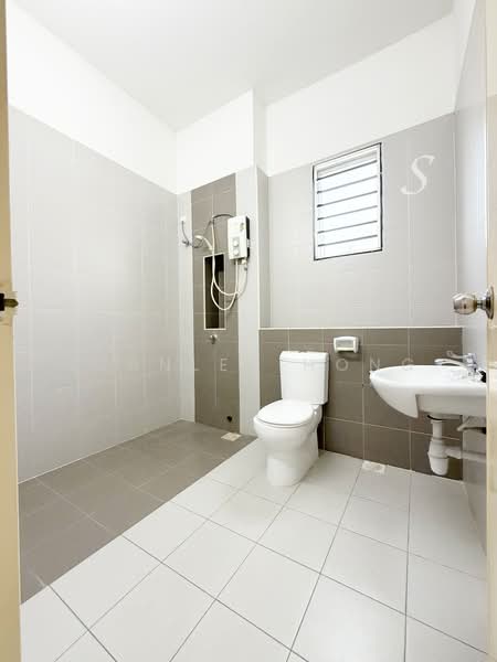 Rumah Teres 2-Tingkat untuk Dijual di Setia Indah (Setia Alam) - Stanley Hong - Bathroom - PropertyGuru.com.my