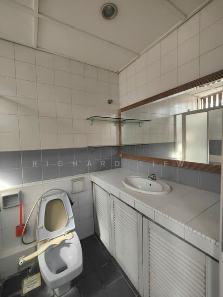 Rumah Teres 2-Tingkat untuk Dijual di Damansara Jaya (Petaling Jaya) - Richard Liew - Bathroom - PropertyGuru.com.my