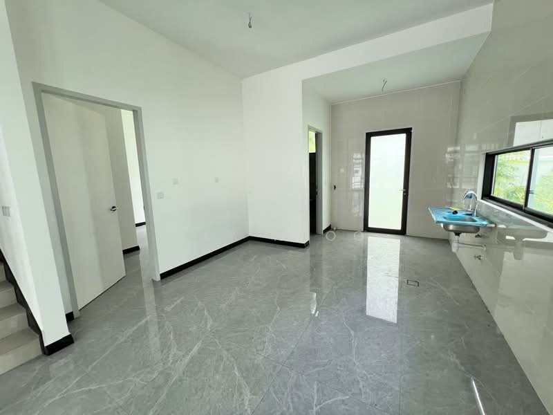 Semi-Detached House for Sale in Setia Tropika (Johor Bahru) - May Khoo - Kitchen - PropertyGuru.com.my