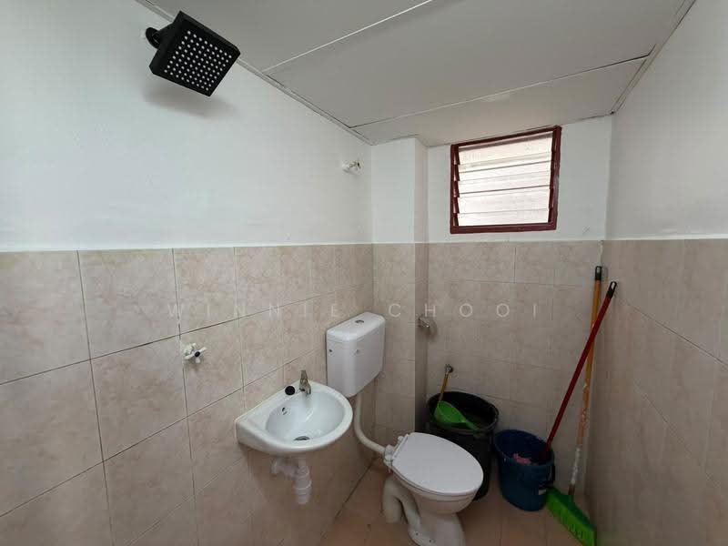 Shop / Office for Rent in Bandar Kajang (Kajang) - Winnie Chooi - Bathroom - PropertyGuru.com.my