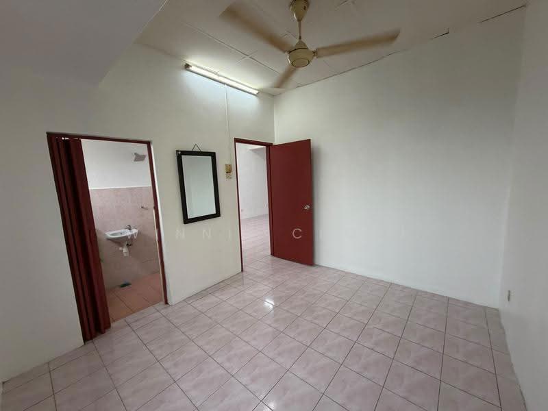 Shop / Office for Rent in Bandar Kajang (Kajang) - Winnie Chooi - Bathroom - PropertyGuru.com.my