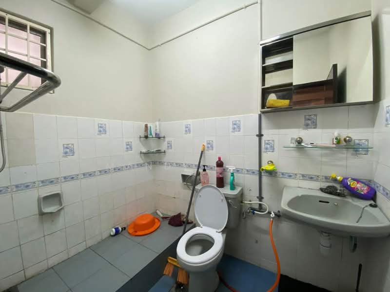 Condominium for Sale at Sri Suajaya Condominium - Mandy Liew - Bathroom - PropertyGuru.com.my