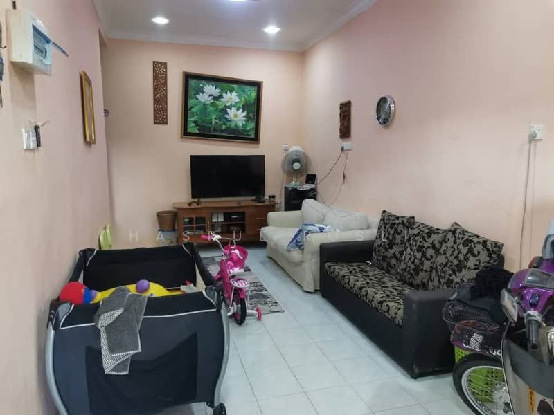 Rumah Teres untuk Dijual di Taman Lembah Merbok (Merbok) - Hasrul Rosli - Living Room - PropertyGuru.com.my