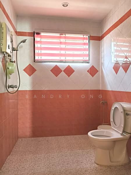 Rumah Teres 2-Tingkat untuk Dijual di Bandar Putra (Kulai) - Sandry Ong - Bathroom - PropertyGuru.com.my