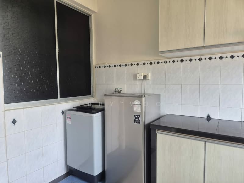 Kondominium untuk Disewa di Azuria Condominium - Abby Woo - Kitchen - PropertyGuru.com.my