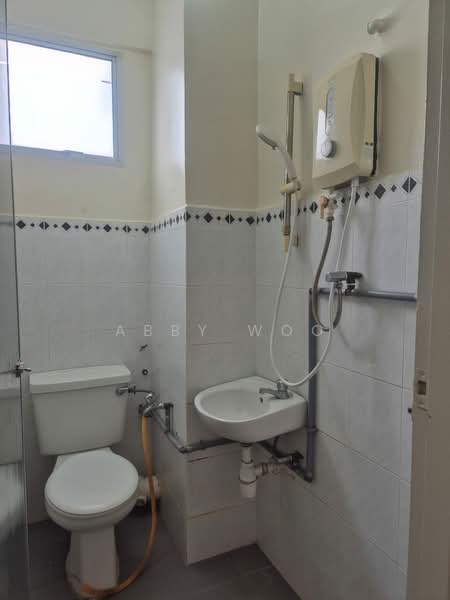 Kondominium untuk Disewa di Azuria Condominium - Abby Woo - Bathroom - PropertyGuru.com.my