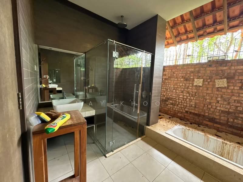 Bungalow House for Sale in Leisure Farm (Gelang Patah) - May Khoo - Bathroom - PropertyGuru.com.my