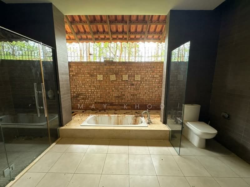 Bungalow House for Sale in Leisure Farm (Gelang Patah) - May Khoo - Bathroom - PropertyGuru.com.my