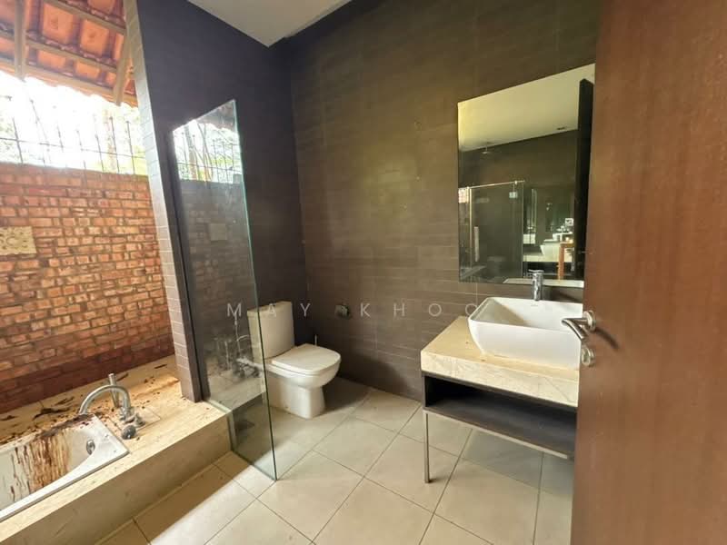 Bungalow House for Sale in Leisure Farm (Gelang Patah) - May Khoo - Bathroom - PropertyGuru.com.my