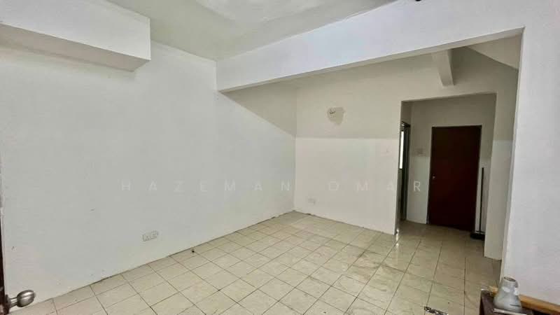 Rumah Teres 2-Tingkat untuk Dijual di Taman Lestari Putra (Seri Kembangan) - Hazeman Omar - Interior - PropertyGuru.com.my