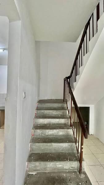 Rumah Teres 2-Tingkat untuk Dijual di Taman Lestari Putra (Seri Kembangan) - Hazeman Omar - Entrance - PropertyGuru.com.my